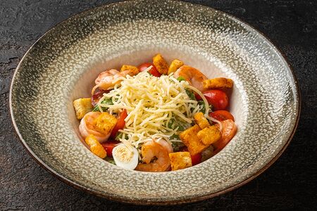 Салат Цезарь с креветкой