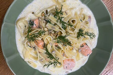 Феттуччине с лососем в сливочном соусе