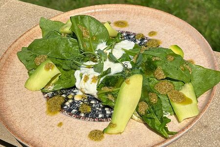 Омлет со шпинатом, авокадо и сыром страчатела