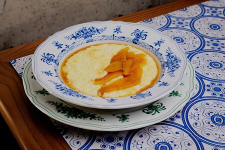 Пшенная каша с томленой грушей и пармезаном