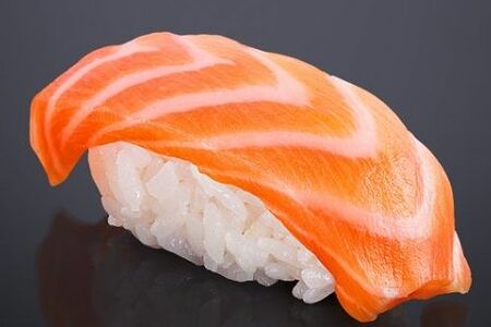 Суши с лососем