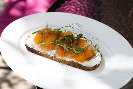 Тартин с лососем