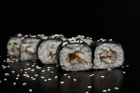 Ролл с угрем