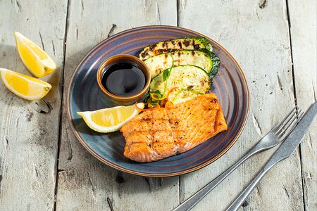 Лосось на мангале