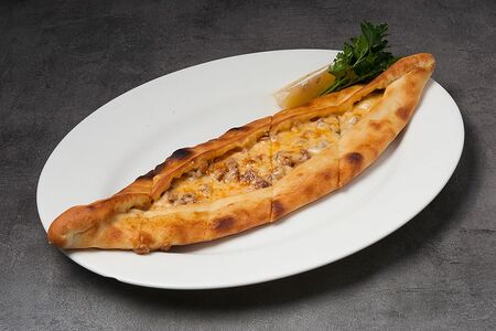 Пиде с сыром и мясом