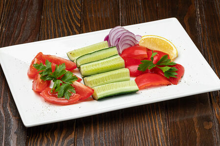 Ассорти из свежих овощей