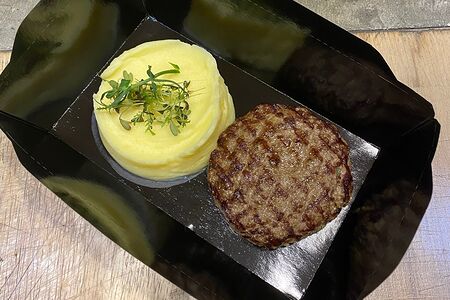 Котлета из говядины с картофельным пюре