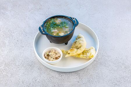 Уха с палтусом, семгой, копченым маслом и смёрребрёдом