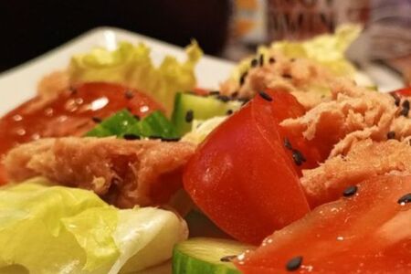 Салат Нетунец на айсберге