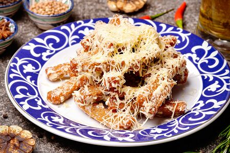 Сухарики в сырном соусе