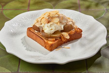 Бриошь с грушей и рикоттой