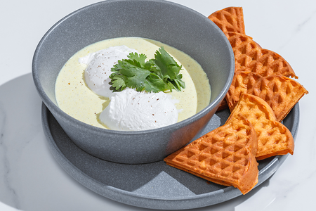 Яйцо пашот с йогуртом