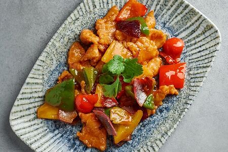 Курица с ананасами в кисло-сладком соусе