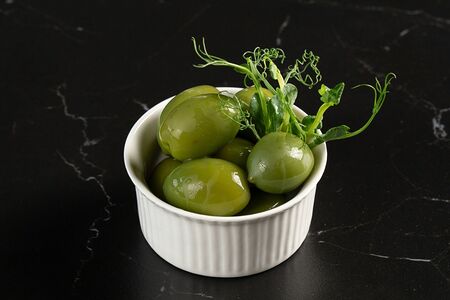 Оливки зелёные