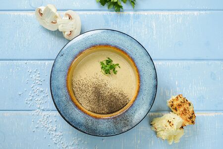 Суп из белых грибов и печеного картофеля
