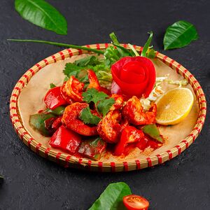 Креветки с ананасом в кисло-сладком соусе