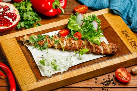 Кебаб из цыпленка с грибами и сыром