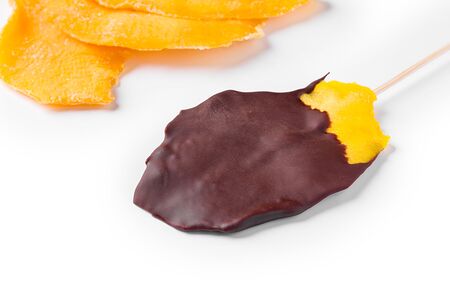 Манго в темном шоколаде 