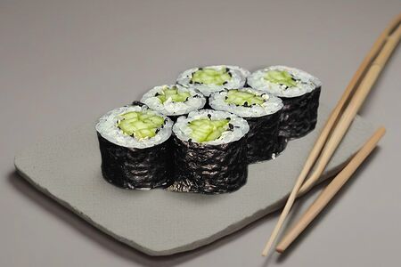 Маки с огурцом