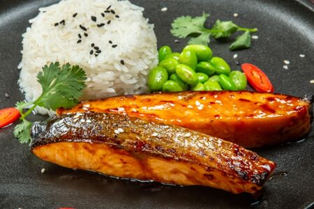 Форель, запеченная под соусом терияки 