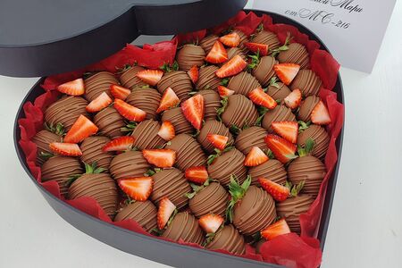 Клубничное сердце черное