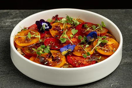 Карпаччо из томатов с сырным паштетом