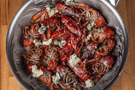 Раки с соусом дорблю S