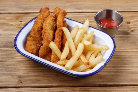 Куриные стрипсы с картофелем фри (детское)