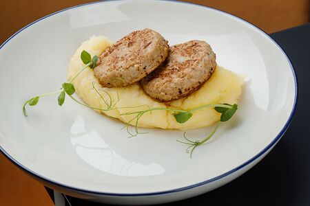 Котлеты из кролика с пюре