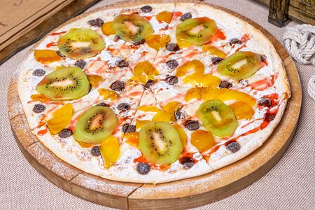 Сладкая пицца