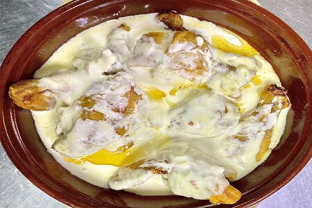 Чкмерули с куриным филе в чесночном соусе