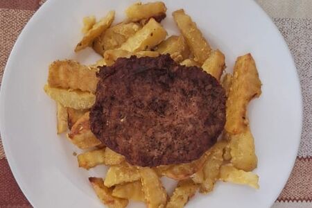 Маринованная картошка с котлетой 