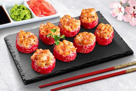 Запеченный ролл Острый с креветкой