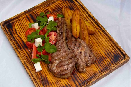 Каре ягненка под итальянским соусом