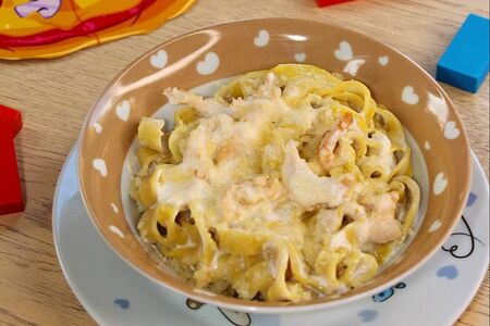 Kids Паста сливочная с курицей