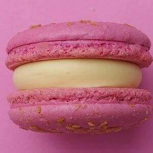 Макаронс Горгонзола-маракуйя