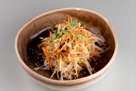 Салат овощной с дайконом