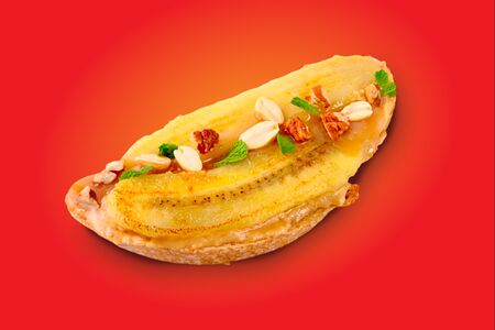 Тост с жареным бананом и карамелью веган