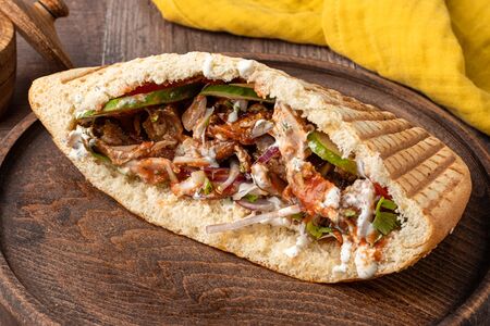 Шаурма в хлебе со свининой