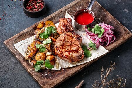 Свиная корейка с картофелем и грибами