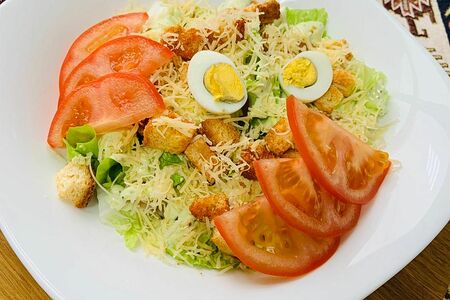 Салат Цезарь с курицей