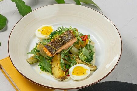 Салат с лососем