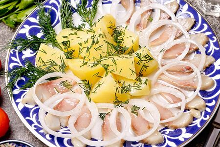 Сельдь с гарниром