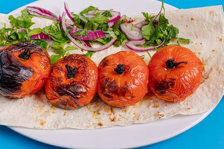 Помидор на мангале