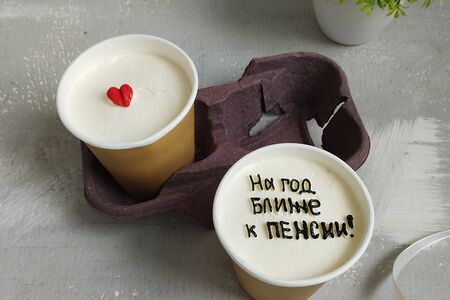 Торт в стакане с прикольной надписью На год ближе к