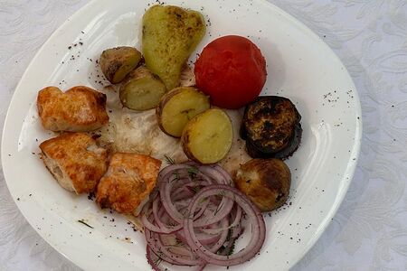 Куриная грудка с овощами