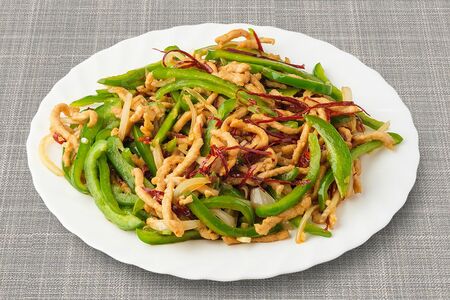 Свинина соломкой с перцем