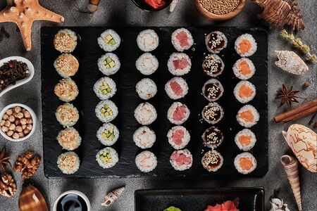 Классический Хосомаки с креветкой