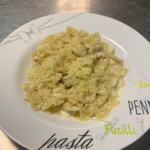 Паста Фарфалле с курицей и трюфельным маслом