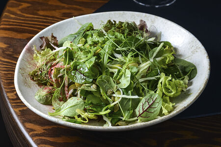 Большой зеленый салат